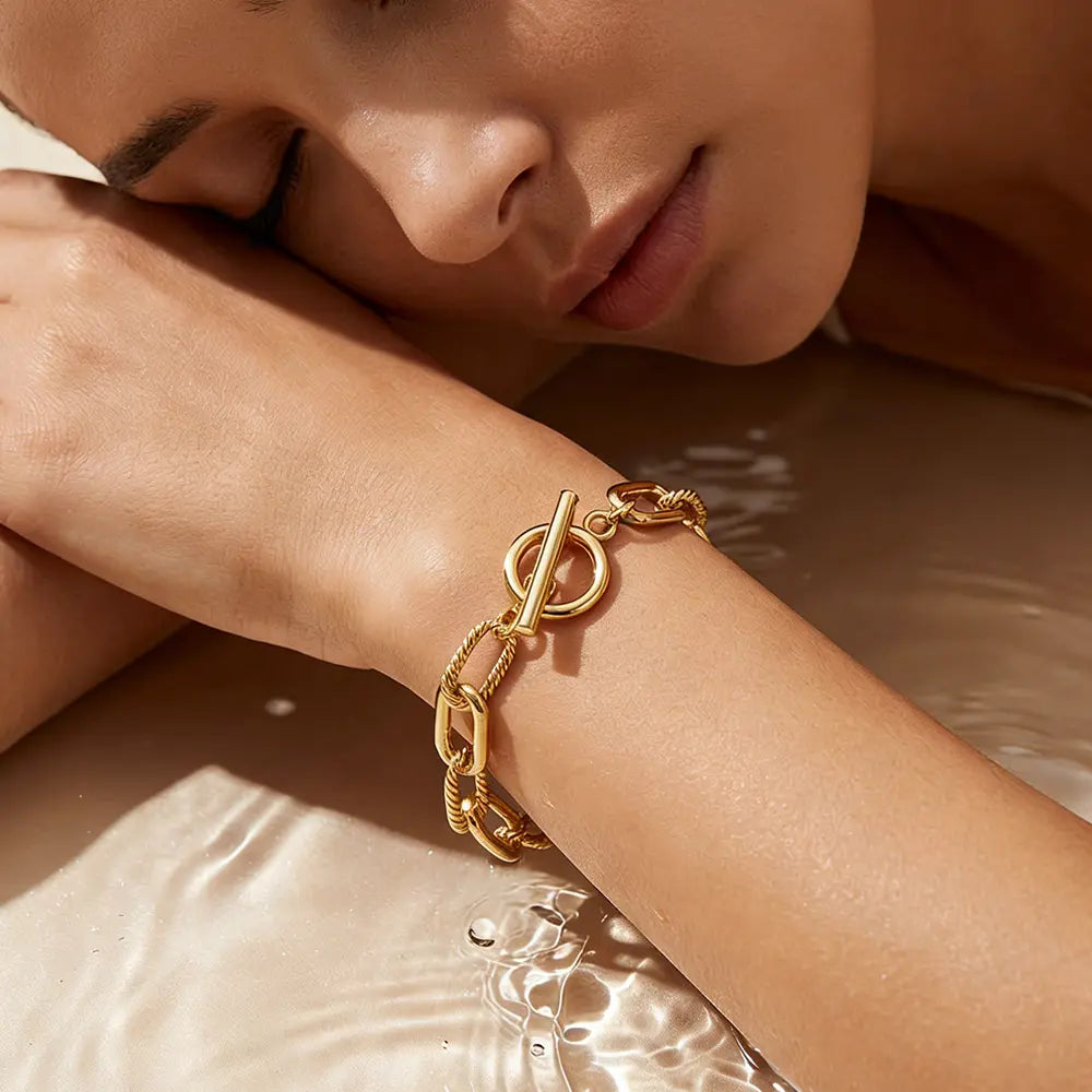 4Pcs Minimalist Gold-Plated Layered Bracelet Set Chunky Paperclip & Toggle Clasp Chain Bracelets for Women