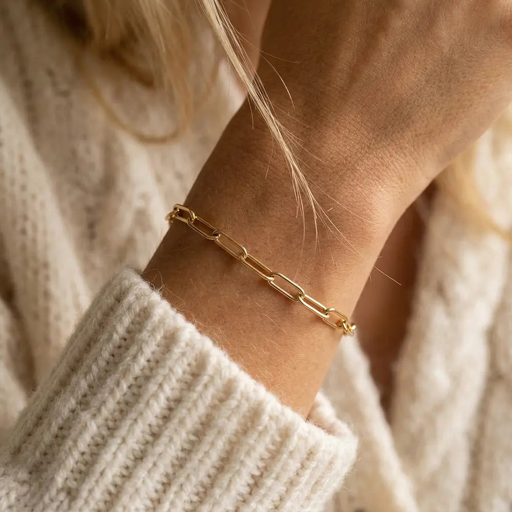 4Pcs Minimalist Gold-Plated Layered Bracelet Set Chunky Paperclip & Toggle Clasp Chain Bracelets for Women