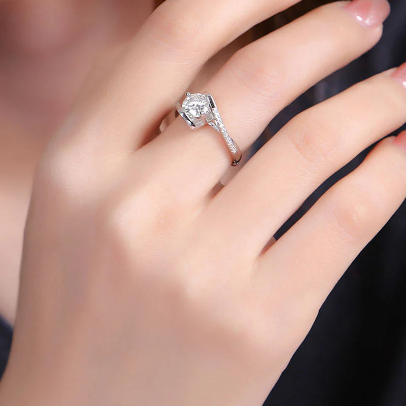 Round Brilliant Cut Cubic Zirconia Engagement Ring for Women in 925 Sterling Silver